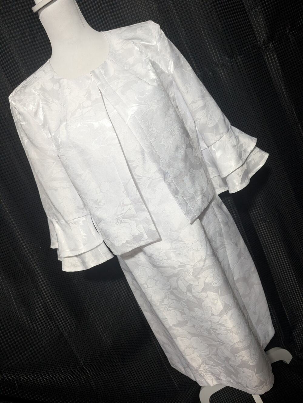 NWT! DANILLO! WHITE ON WHITE FLORAL SATIN 2 PC SLEEVLESS DRESS & JACKET SET! 12